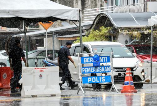 TINJAUAN PERINTAH KAWALAN PERGERAKAN DIPERKETATKAN (PKPD) TAMAN KOPERASI POLIS
