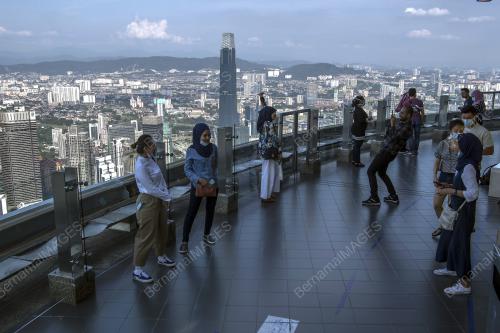 DI MENARA KUALA LUMPUR