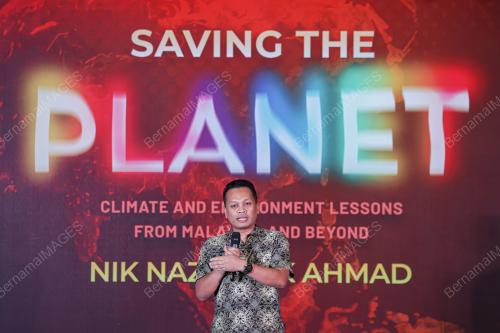 NIK NAZMI NIK AHMAD