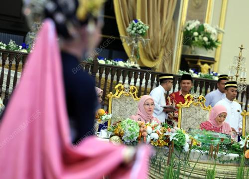 TUNKU AZIZAH AMINAH MAIMUNAH ISKANDARIAH 