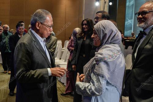 DATUK SERI MUSTAPA MOHAMED