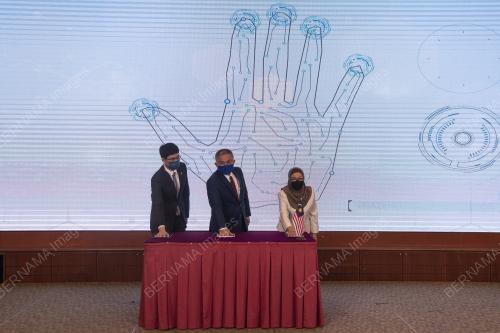 DATUK SERI DR ADHAM BABA