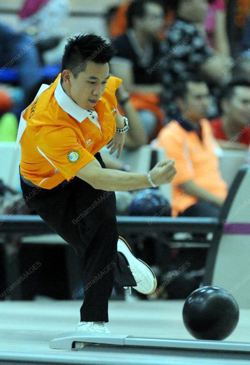 KL36_13032012_BOWLING