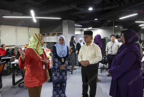 DATUK DR MOHD NA'IM MOKHTAR