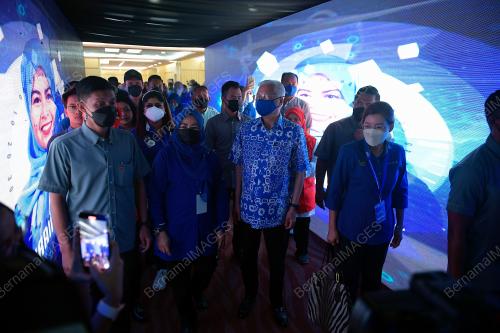 DATUK SERI ISMAIL SABRI YAAKOB