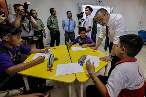 DATUK SERI HISHAMMUDDIN TUN HUSSEIN