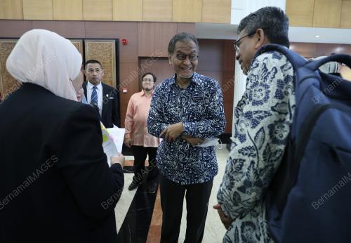 DATUK SERI DR DZULKEFLY AHMAD