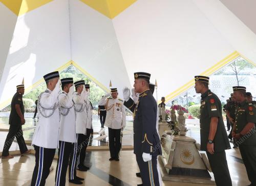 TUN ABDULLAH AHMAD BADAWI