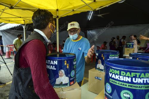 MAJLIS PENYERAHAN BAKUL PRIHATIN DI PARLIMEN AMPANG