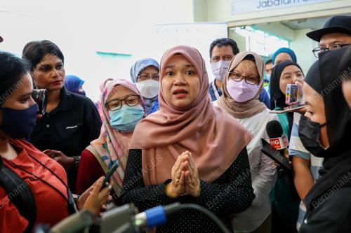 FADHLINA SIDEK