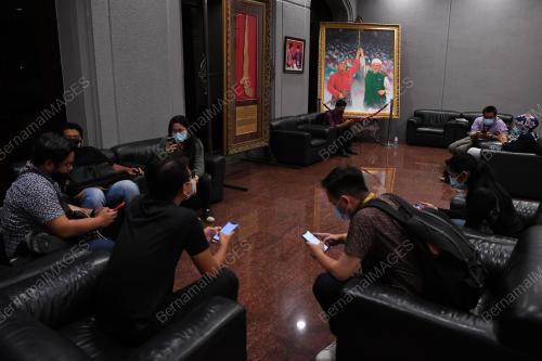 MUAFAKAT NASIONAL