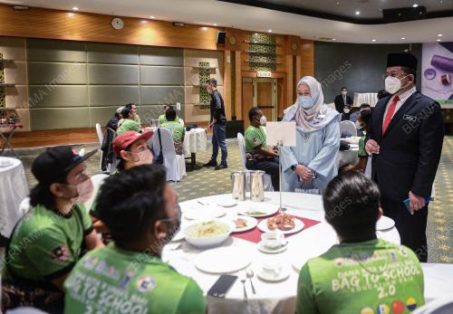 DATUK AHMAD MARZUK SHAARY