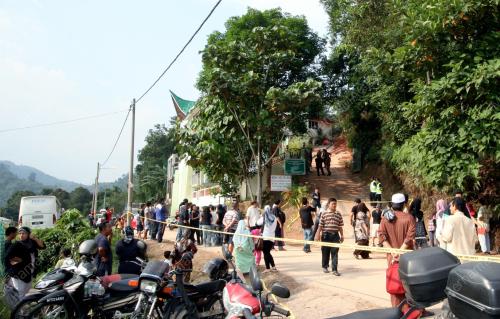 TANAH RUNTUH