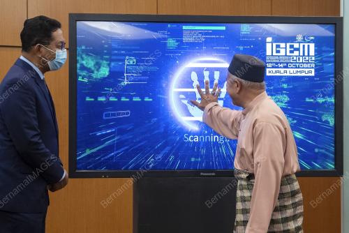 DATUK SERI TUAN IBRAHIM TUAN MAN