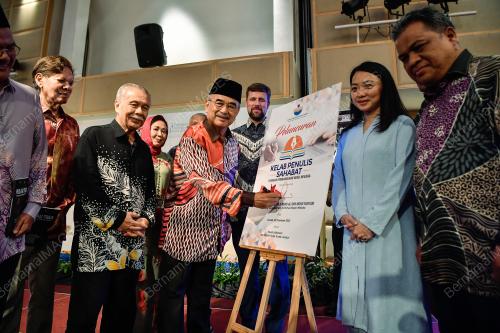 TUN MOHD ALI RUSTAM