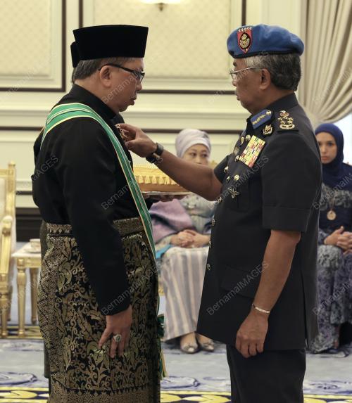 AL-SULTAN ABDULLAH RI'AYATUDDIN AL-MUSTAFA BILLAH SHAH