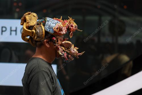 TINJAUAN MEMAKAI PELITUP MUKA