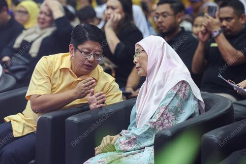 DATUK SERI DR WAN AZIZAH WAN ISMAIL