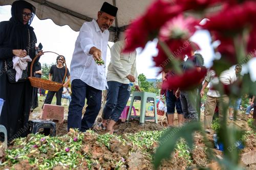 ALLAHYARHAM TAN SRI DR AHMAD NAWAB