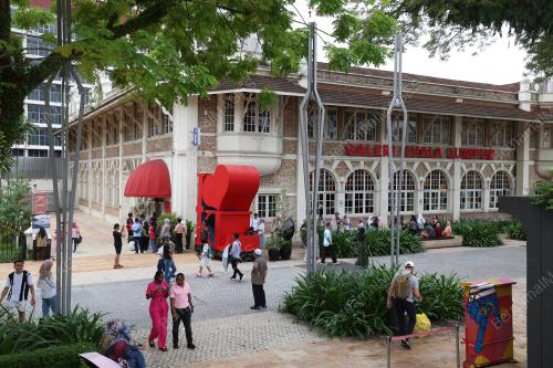 ORANG RAMAI MEMENUHI KLCG