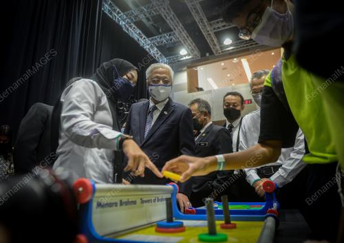 DATUK SERI ISMAIL SABRI YAAKOB