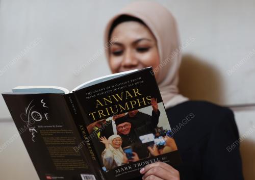 BUKU 'ANWAR TRIUMPHS'