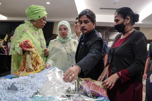 TUNKU HAJAH AZIZAH AMINAH MAIMUNAH ISKANDARIAH