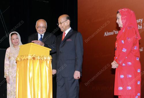 KL37_01102013_AGONG