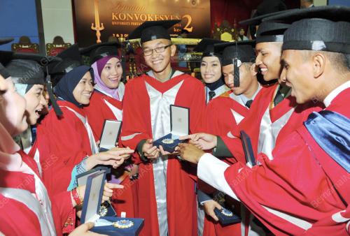 GRADUAN ISTIADAT MAJLIS KONVOKESYEN KE-2 UPNM