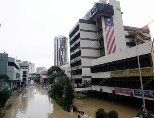 BANJIR KILAT