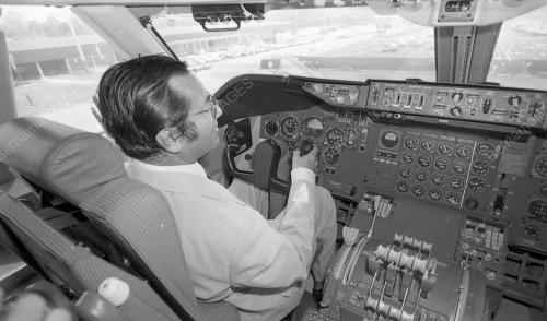 PESAWAT MAS BOEING 747