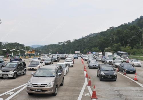 PLAZA TOL GOMBAK