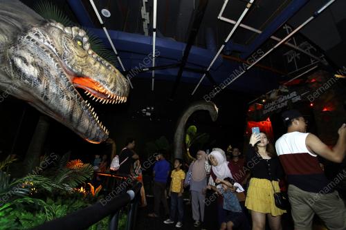 PAMERAN DINOSAUR ENCOUNTER