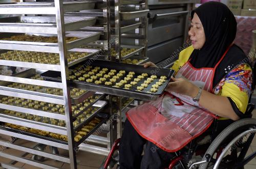 KL37_04062018_BISKUT_RAYA