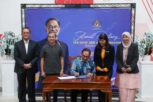DATUK SERI ANWAR IBRAHIM