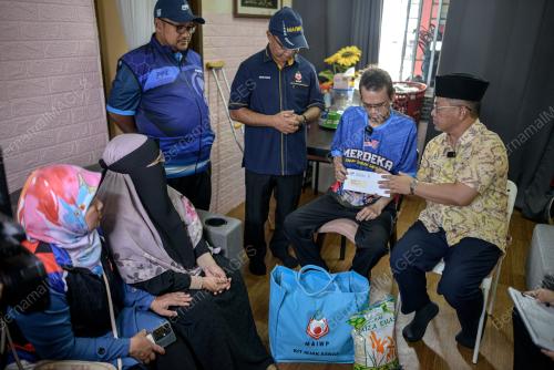 DATUK DR MOHD NA'IM MOKHTAR