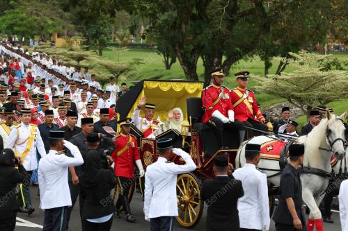 AL-SULTAN ABDULLAH RI'AYATUDDIN AL-MUSTAFA BILLAH SHAH