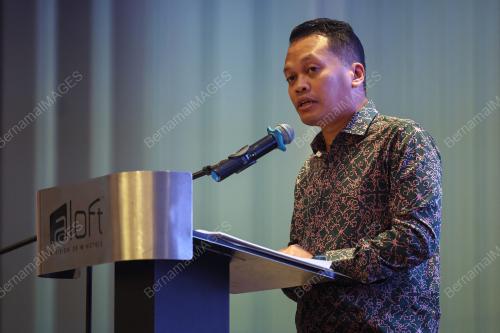 NIK NAZMI NIK AHMAD