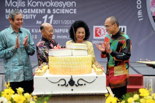 KL37_08072012_AGONG