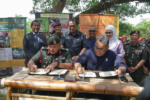 DATUK SERI MOHAMED KHALED NORDIN