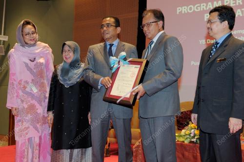 KL37_08112012_KHALED_KPJ