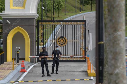 KETUA-KETUA PARTI MENGADAP YDPA AGONG