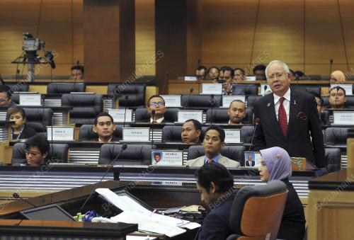 KL37_09082016_PM_PARLIMENT