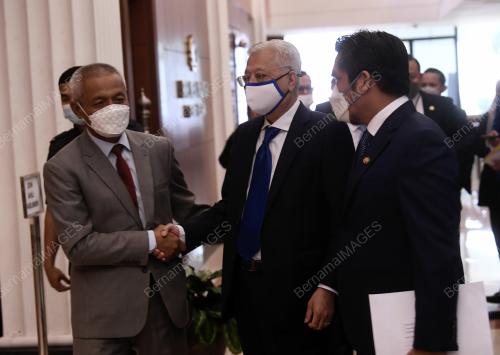 DATUK SERI ISMAIL SABRI YAAKOB
