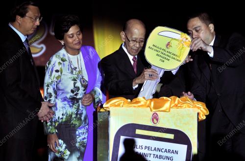 KL37_10122012_AGONG