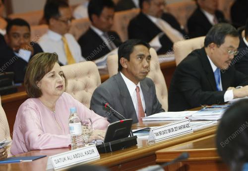DR ZETI AKHTAR AZIZ