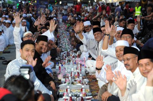 KL37_11062017_NAZRI_IFTAR_BN201706096481