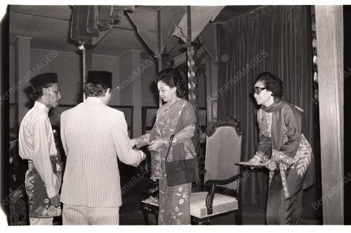 RAJA PERMAISURI AGONG MELAWAT MUZIUM NEGARA