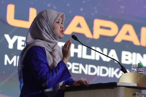 FADHLINA SIDEK