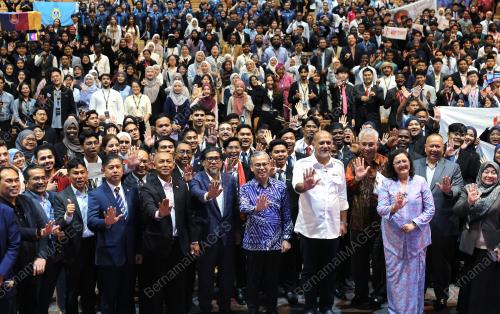 DATUK FAHMI FADZIL